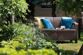 Диван пластиковый Корфу (Corfu love seat) коричневый - серо-бежевый* в Коротчаево - korotchaevo.ok-mebel.com | фото 4